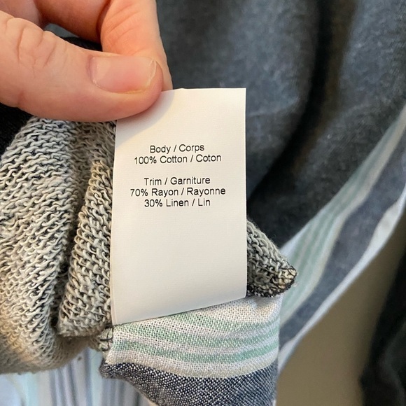 𝅺preloved TORONTO Hilton Sweatshirt NWT - Picture 14 of 14